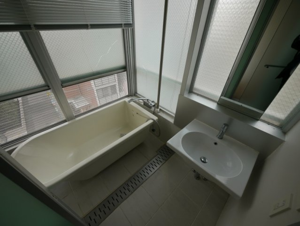 ちょっとドキッとしてしまう景色のバスルーム