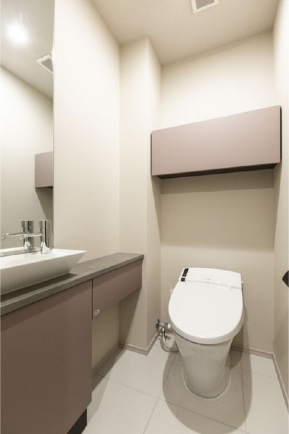 しっとりとした雰囲気のあるトイレ