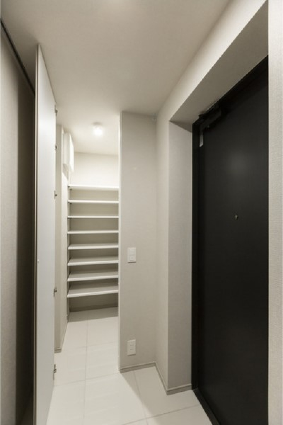 玄関にはシューズインクローゼットがあります