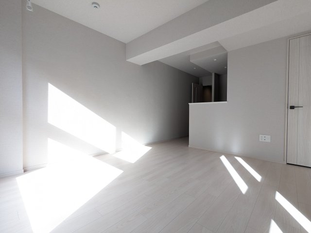 窓から入る陽の光が美しい&hellip;！