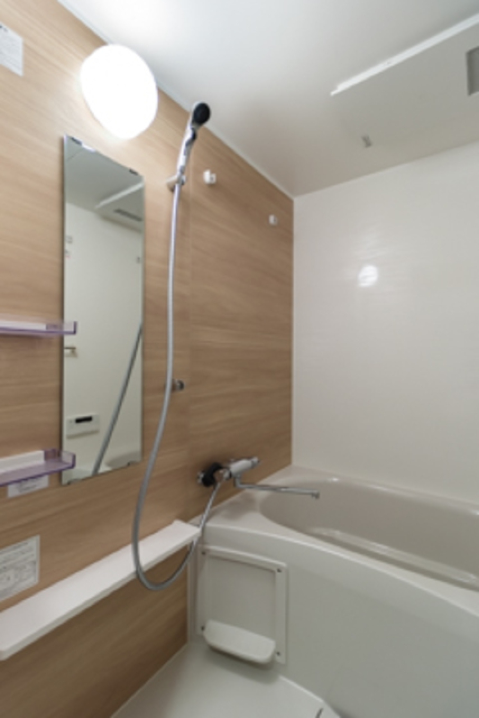 シンプルで使い勝手の良さそうな浴室。※写真は同タイプ住戸です。