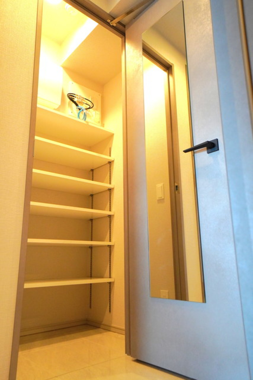 収納が沢山あるので安心です！※写真は同タイプ住戸です。