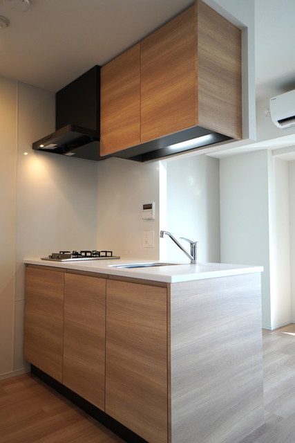 キッチンのタイルがフロアと統一感があってGOOD！※写真は同タイプ住戸です。