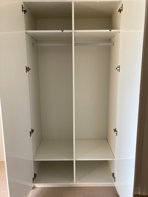 収納を開けるとこんな感じ。※写真は同タイプ住戸です。