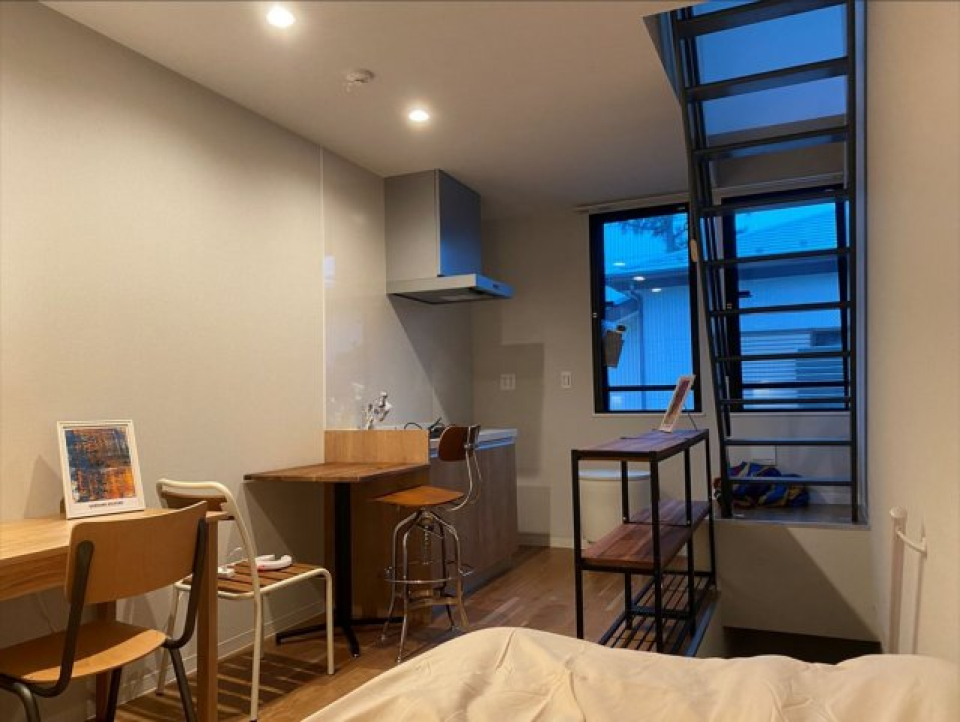 階段の向こうはルーフテラスです