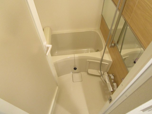 使い勝手の良さそうな浴室。