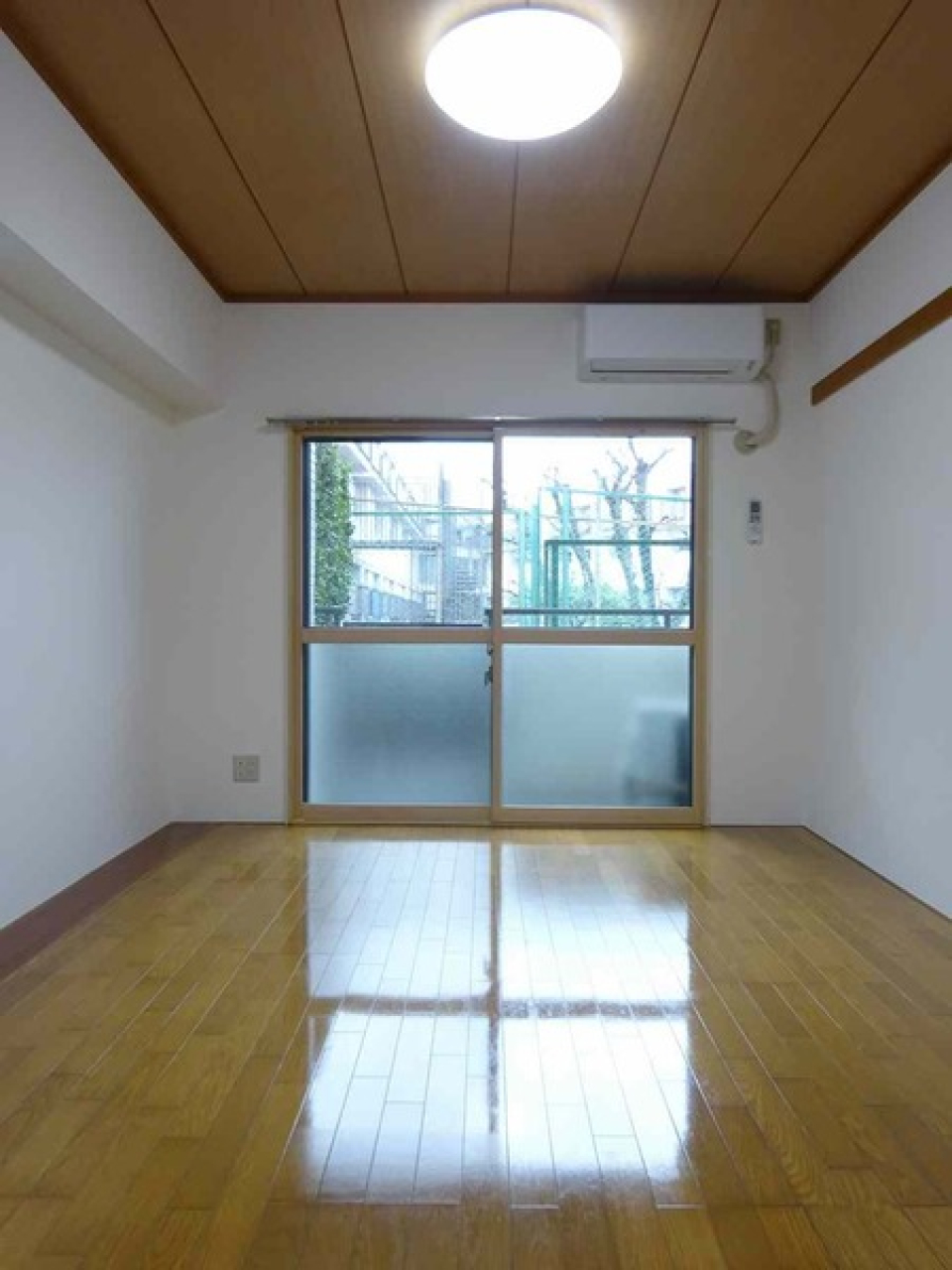 バルコニーへのアクセスもできます。