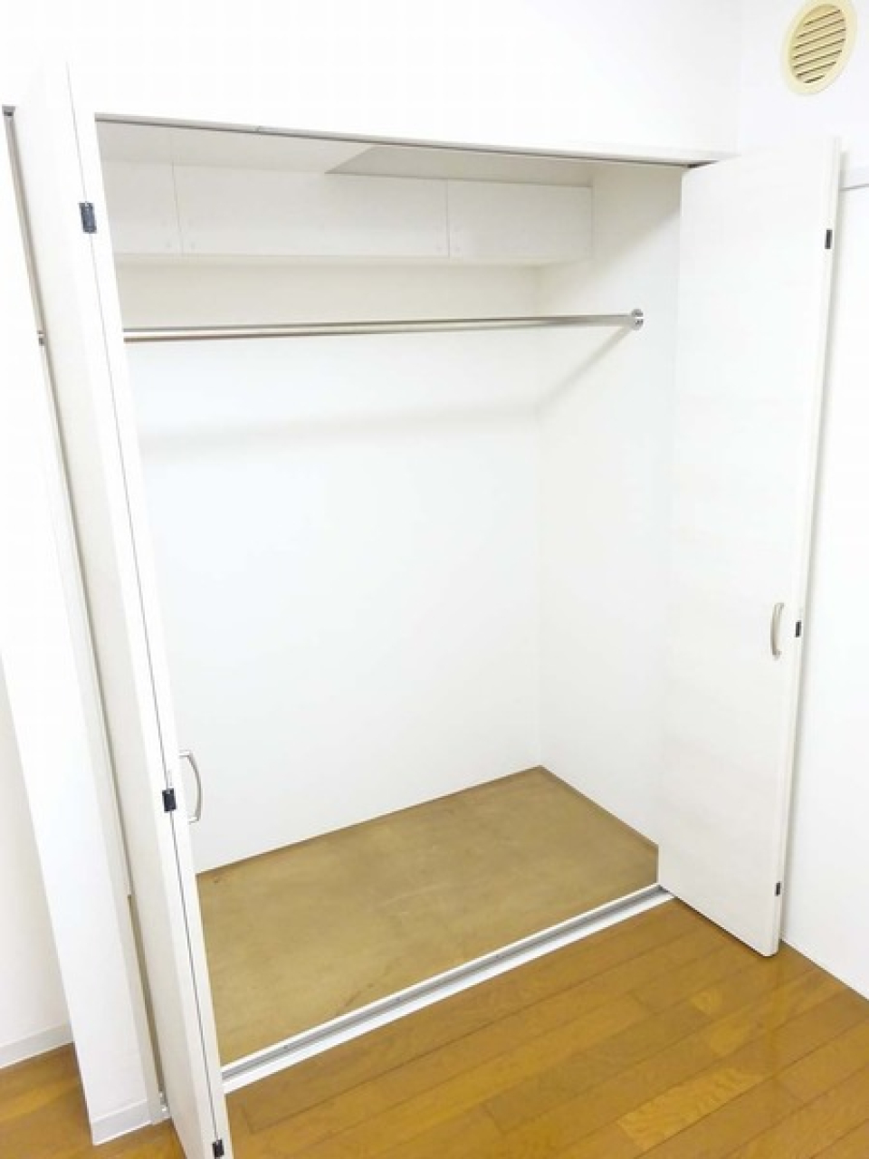 クローゼットを開けたときの様子。