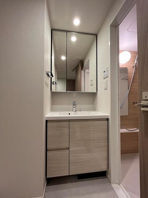 嬉しい独立洗面台。※写真は同タイプ住戸です。