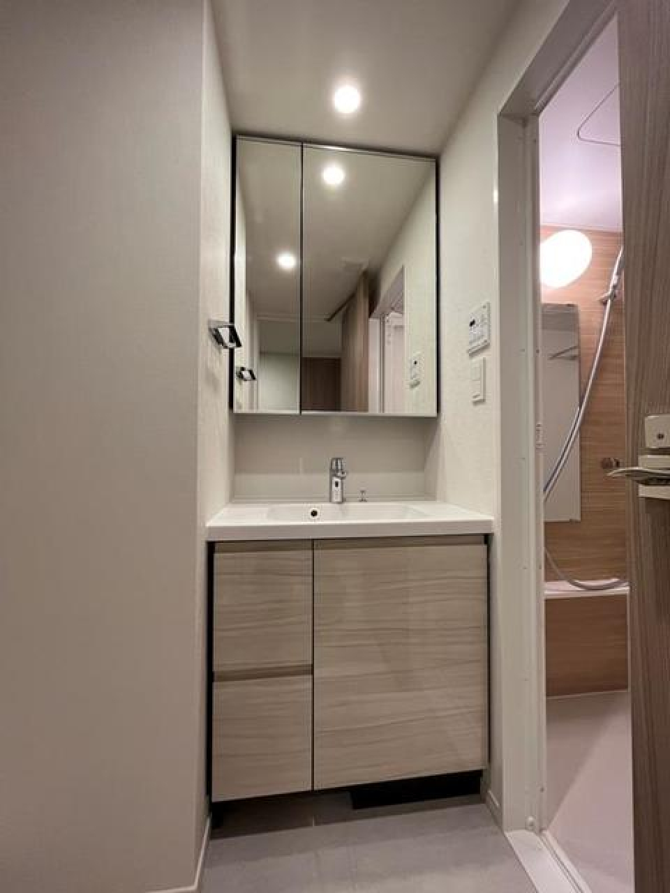 嬉しい独立洗面台。※写真は同タイプ住戸です。