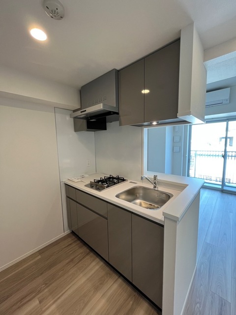 ２口コンロ付きのシステムキッチン。※写真は同タイプ住戸です。