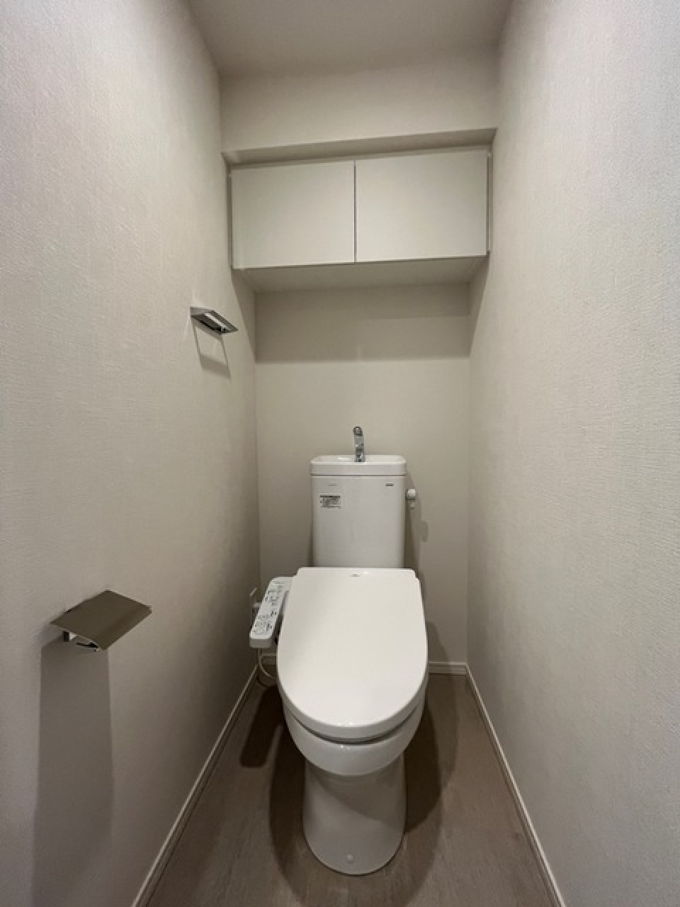 棚があるので掃除用具等整理整頓しやすそうですね！※写真は同タイプ住戸です。