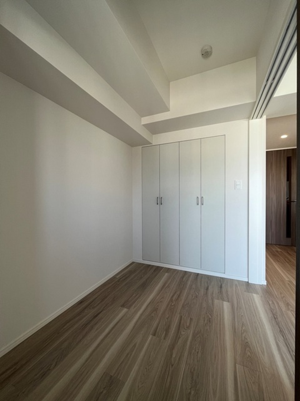 ３．３帖の洋室にはクローゼットが完備。※写真は同タイプ住戸です。