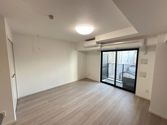 バルコニーへのアクセスもできます。