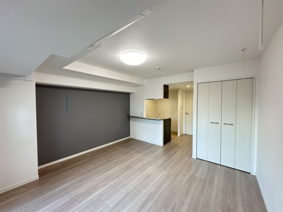 グレーウォールがカッコいい洋室。