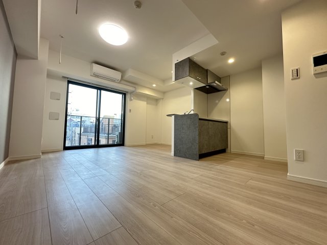 バルコニーへのアクセスもできます。