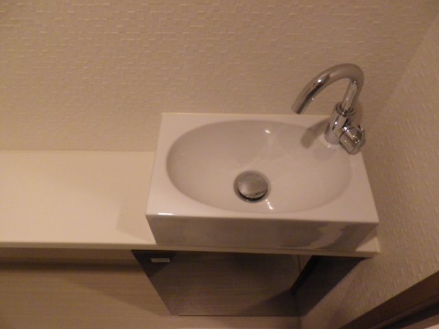 トイレ内には水栓も。