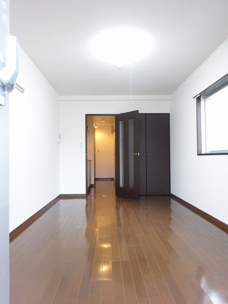 ８．５帖の洋室。