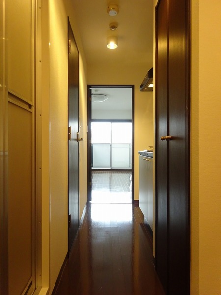 部屋へとつながる廊下。