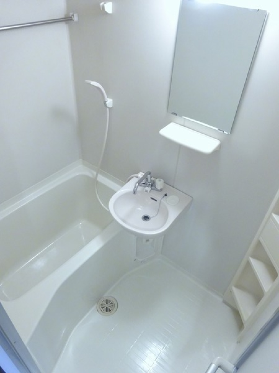 洗面所と浴室は併設です。