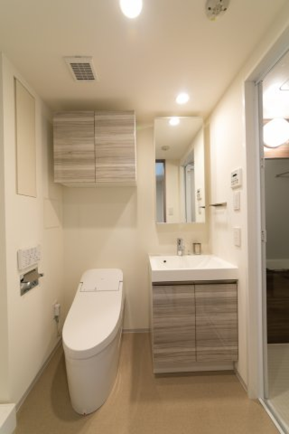 洗面所とトイレは併設されています。