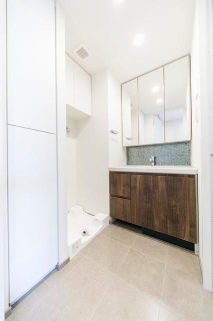 清潔感溢れる洗面台
※写真は同タイプ住戸です。