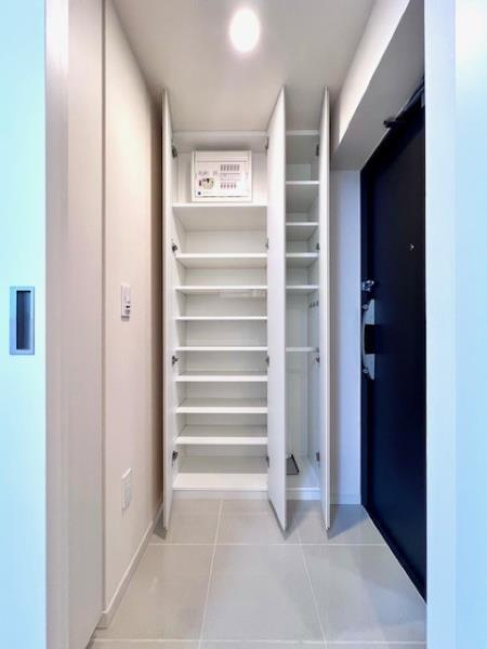 玄関のシューズボックスも容量があって便利です。