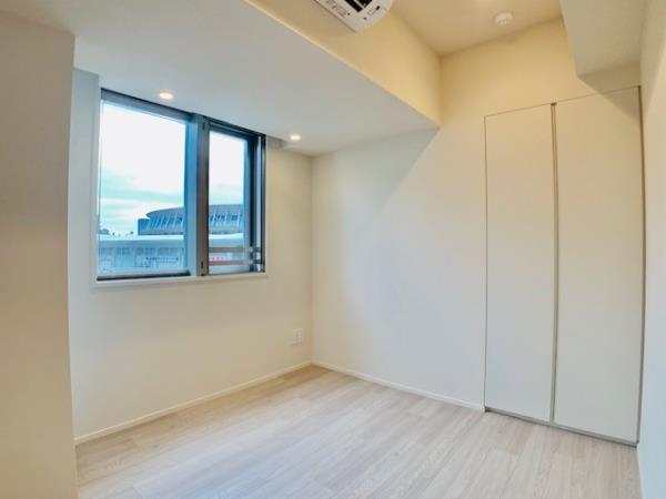 ４．５帖の洋室とクローゼットの様子。