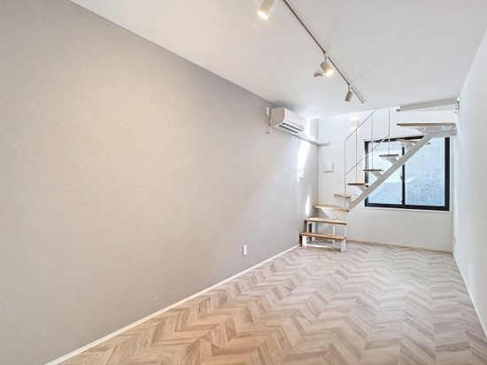 猫様のにゃるそっく業務が捗りそうなアイアン階段