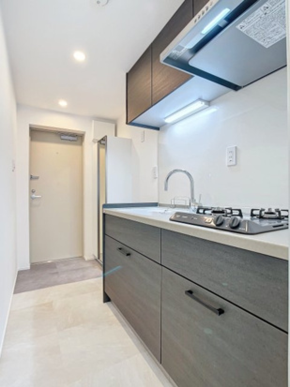 キッチンは廊下にあります