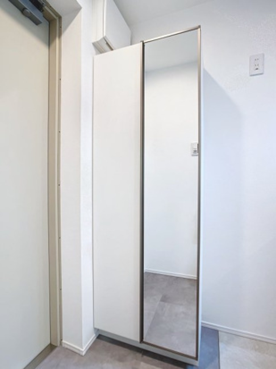 玄関に全身鏡があるのは大事！