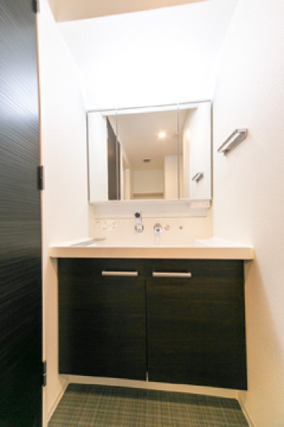 洗面台がいちいちオシャレ。
※写真は同タイプ住戸です。