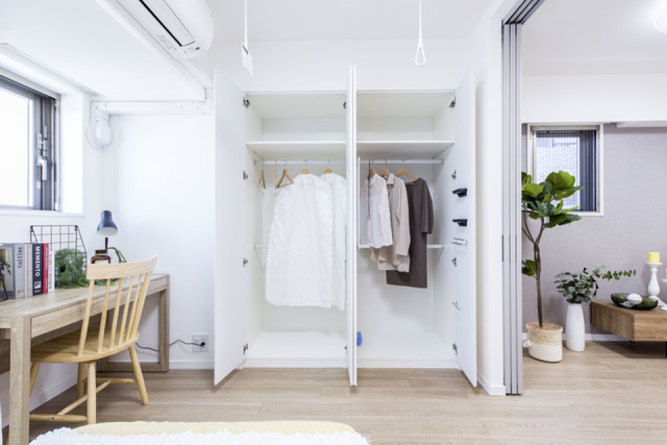 クローゼット完備なので収納も楽々♪※写真は同タイプ住戸です。