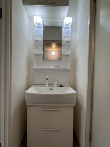 シャワー付きの独立洗面台！