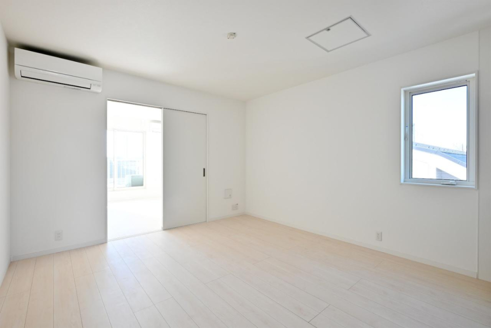 白い部屋が広がる、明るく開放的な1LDK！