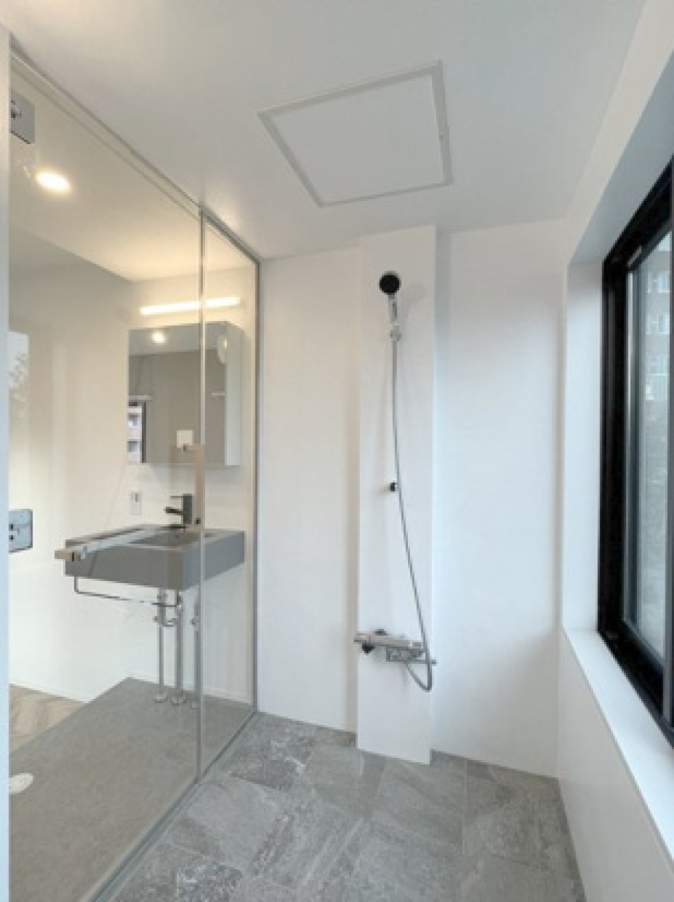 バスルームはガラス張り