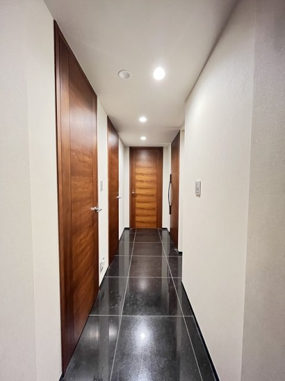 玄関も高級感がありますね