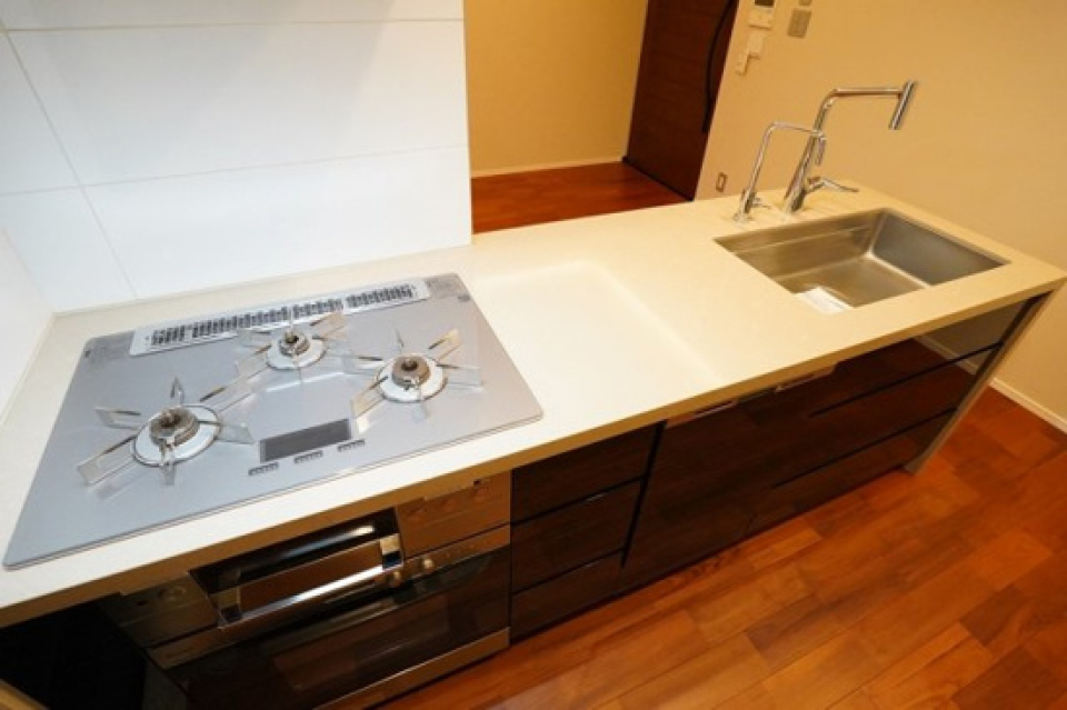 システムキッチン（3口ガスコンロ）お料理好きにはたまらない大きさ！