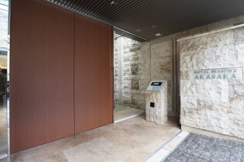 エントランスドアから強い魅力を感じます