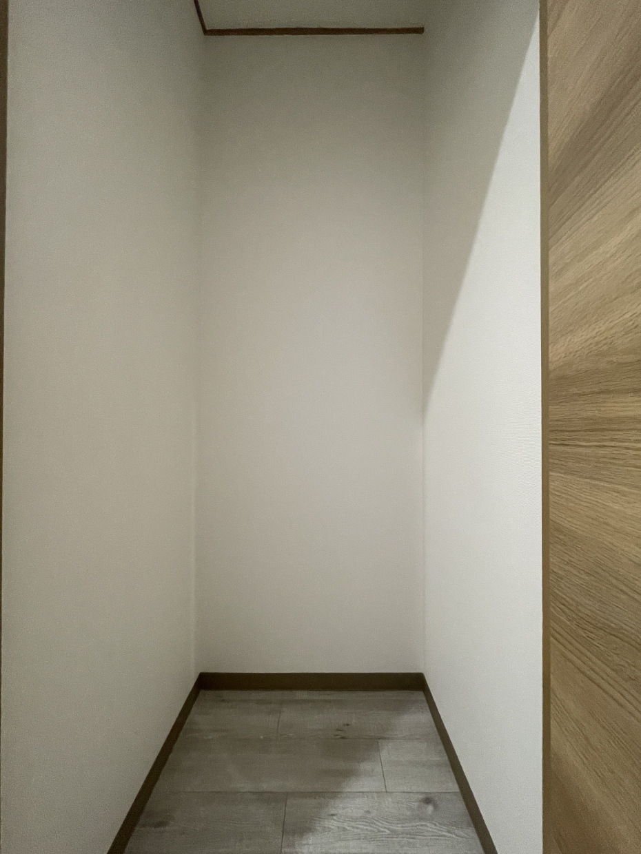 廊下にも収納があるのは嬉しいですね