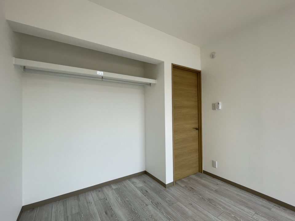 見せるタイプの収納付き