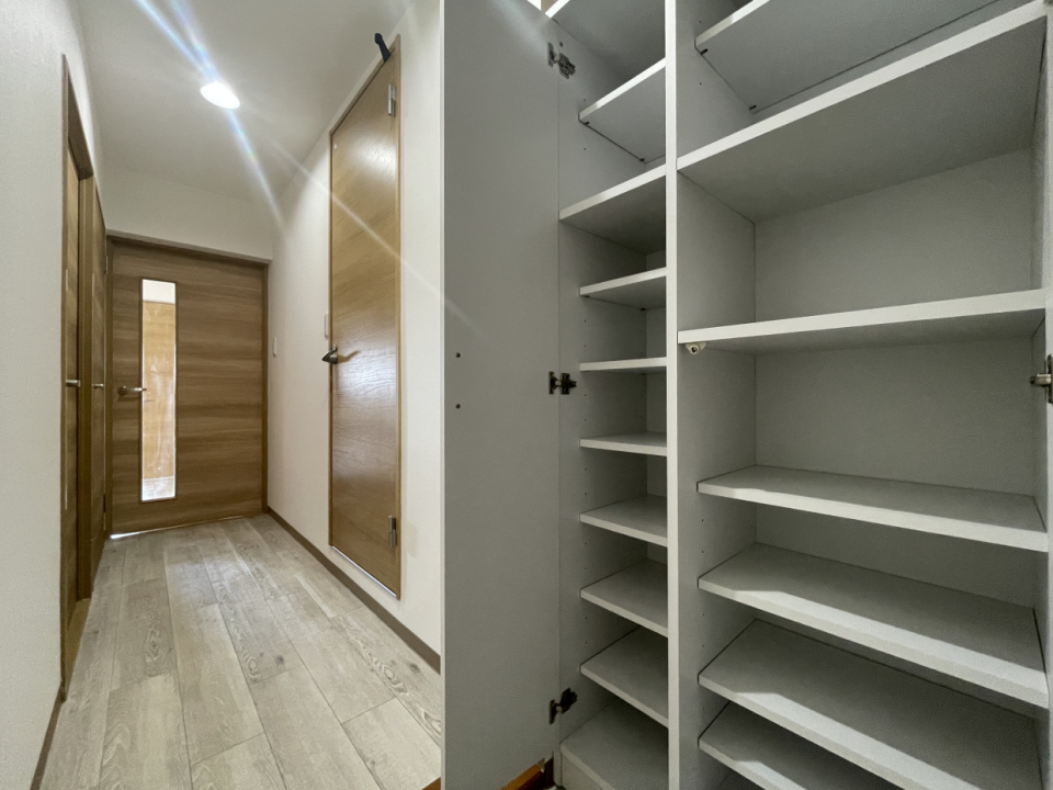 玄関にはシューズクローゼットもあります