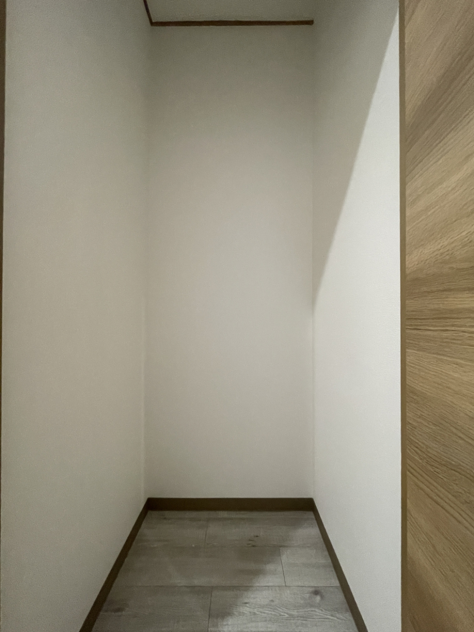 廊下にも収納があるのは嬉しいですね