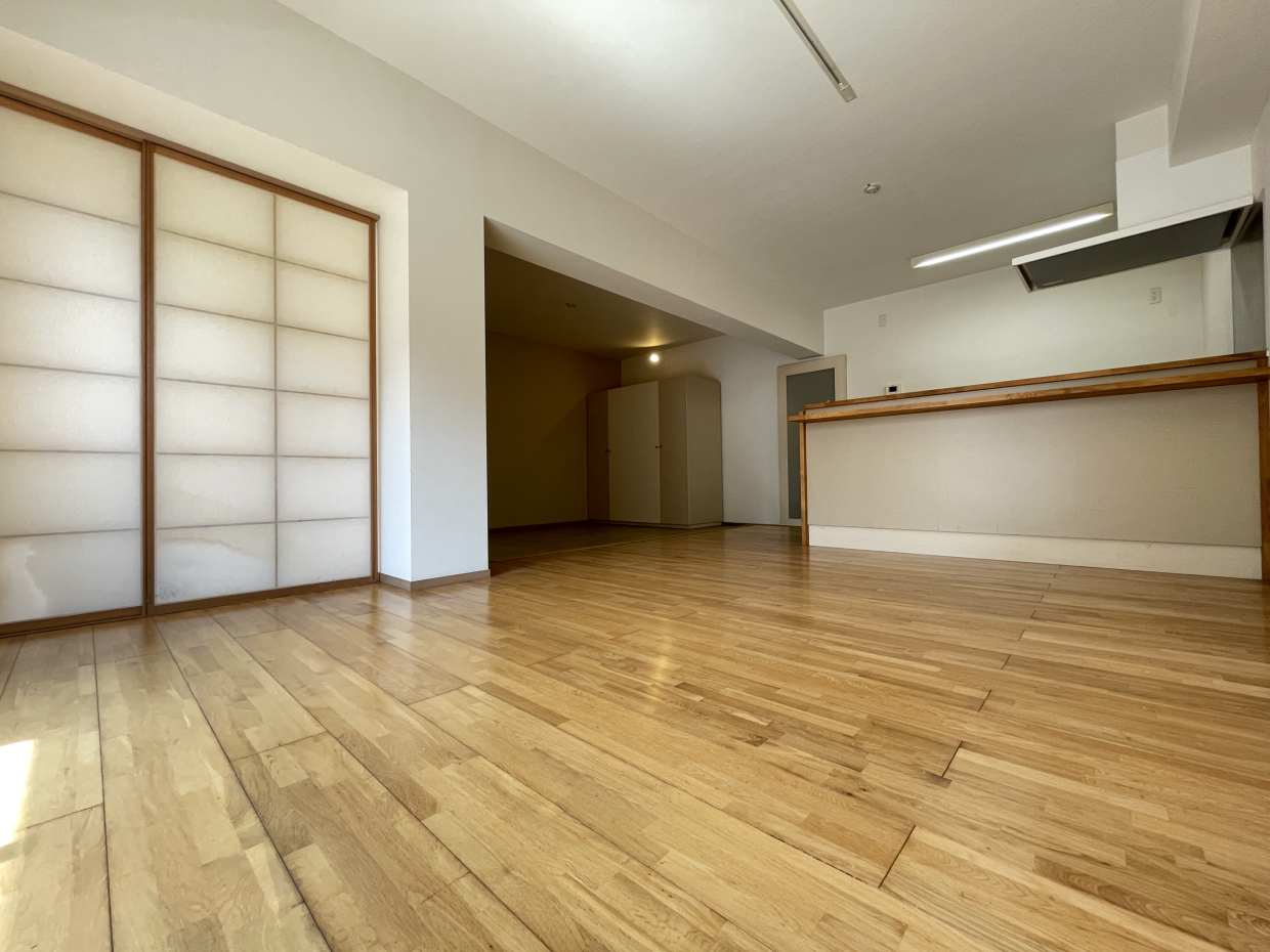 リビングは、土間と合わせて２１帖あります