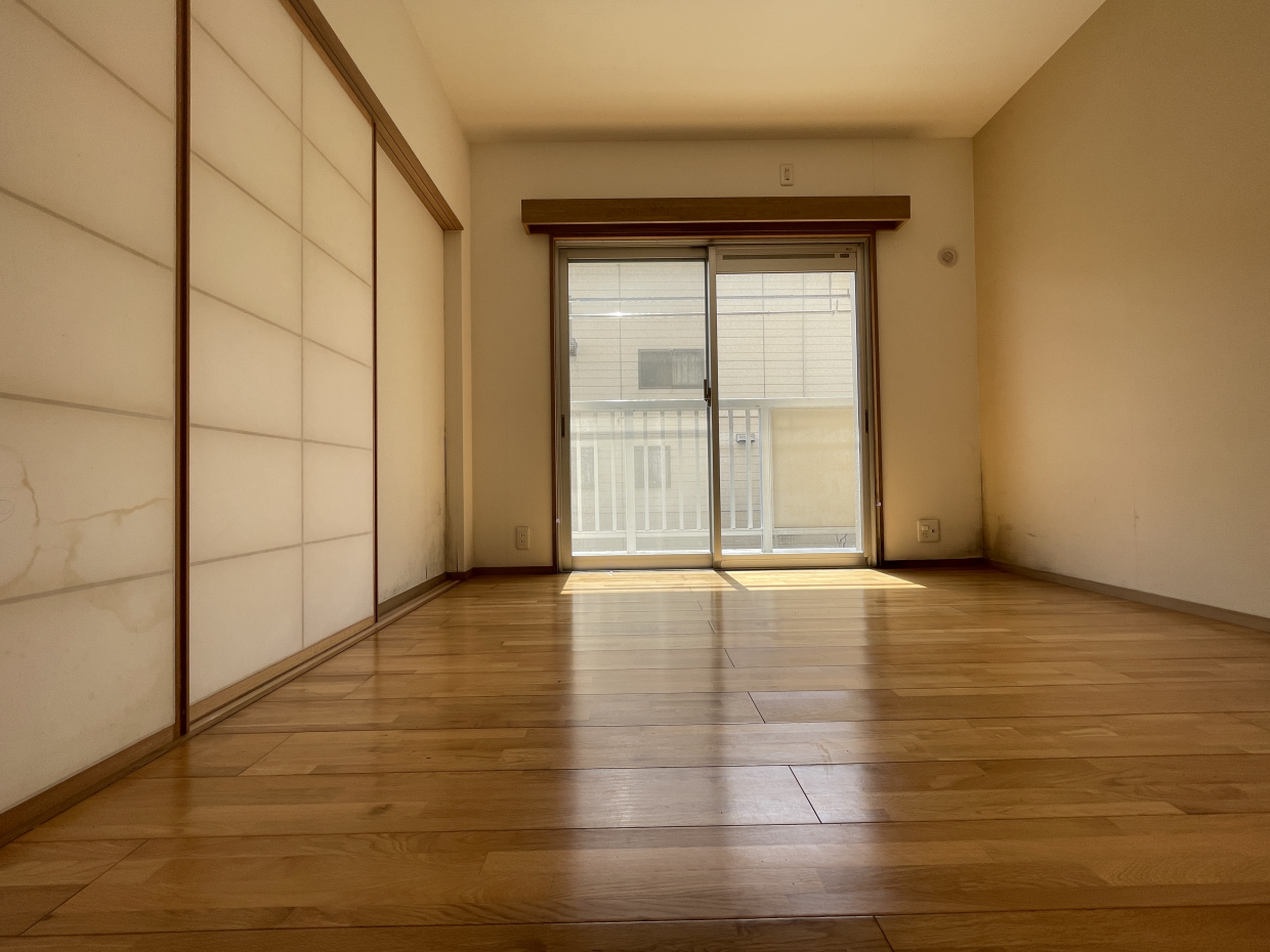 リビングの横にある部屋は、5.2帖。障子で和も感じます。