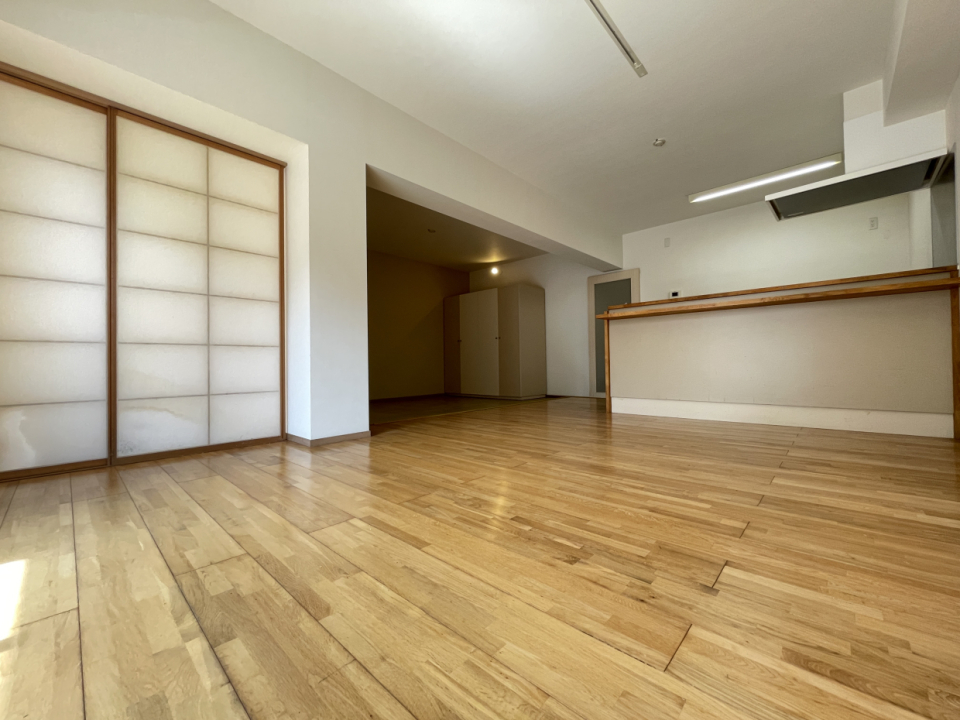 リビングは、土間と合わせて２１帖あります