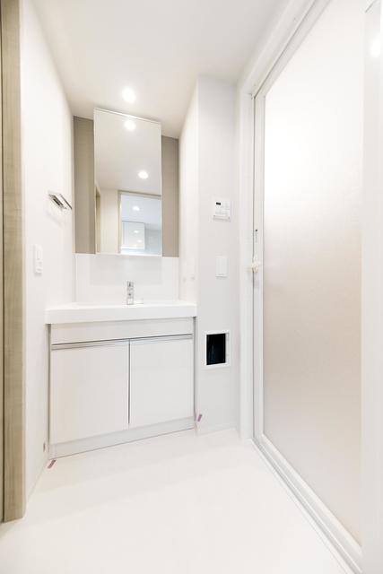 白い清潔感のある洗面台
※写真は同タイプ住戸です。