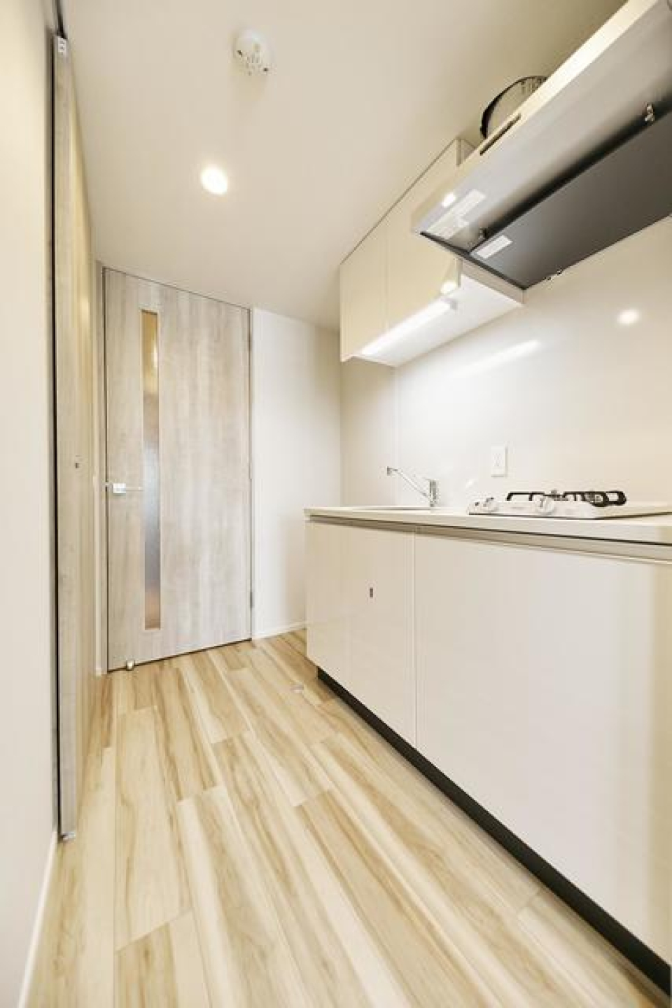 キッチンと玄関の間に扉があります！
※写真は同タイプ住戸です。