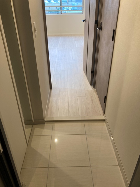 玄関はタイルなので、お掃除が楽そうですね！
※写真は同タイプ住戸です。