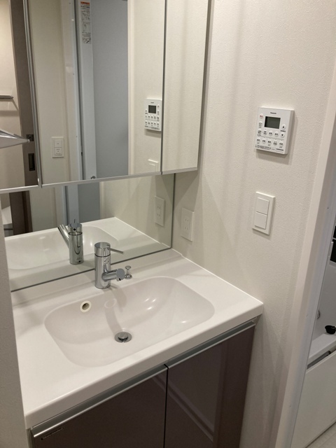 洗面台も広々しているので使い勝手が良さそう！
※写真は同タイプ住戸です。